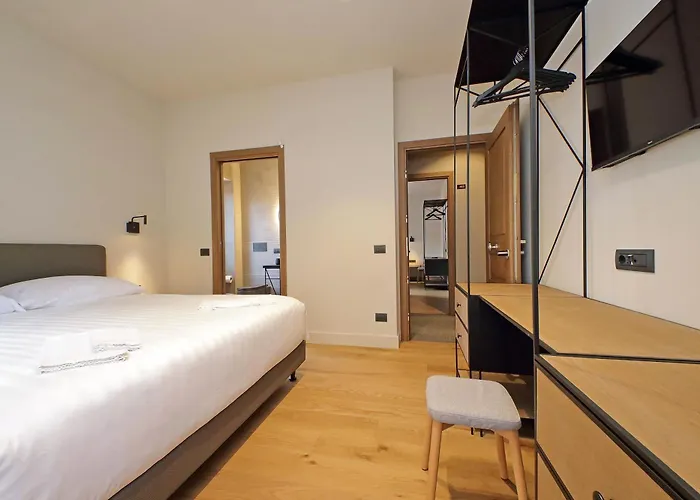 The Place Gallia - New Guesthouse San Giovanni- Self Check-In - Modern Bathrooms-Near Metro A Roma